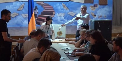 «Մի՛ գոռա, արա, վիզդ կպոկեմ վրիցդ». 8/13 ընտրատեղամասի հանձնաժողովի նախագահը՝ անդամին