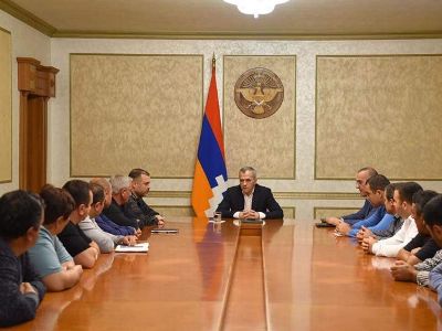 Президент Арцаха встретился с группой вынужденных переселенцев из Гадрутского района