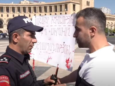 Полицейские подвергли приводу организовавшего акцию протеста на Площади Республики в Ереване гражданина