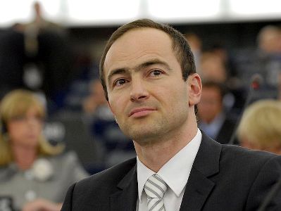 Докладчик Европарламента: Азербайджан должен немедленно прекратить агрессию против Нагорного Карабаха