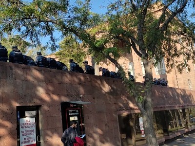 Полиция Армении стянула к Национальному собранию многочисленные силы