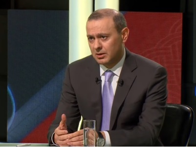 Если Медведев так себя ведет, то об этом должна думать Россия – секретарь Совбеза Армении