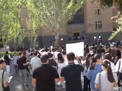 Yerevan university students call to join their boycotting of classes