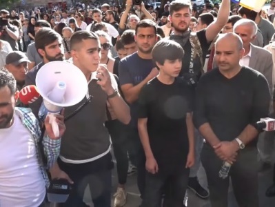Rally kicks off on Republic Square in Yerevan in support of Nagorno Karabakh