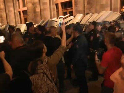 The police detain protesters at Republic Square in Yerevan
