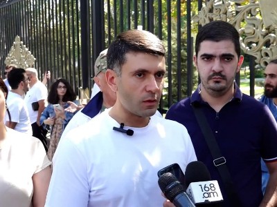 Акция протеста у здания НС: Руководитель партии «Народная консолидация» озвучил свои предложения