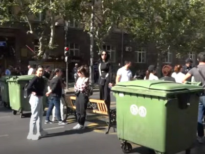 Young people block streets in Yerevan, calling on citizens to join the rally to prevent genocide in Nagorno-Karabakh