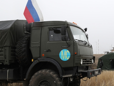 2 vehicles carrying Russian peacekeepers cross Lachin corridor entrance checkpoint