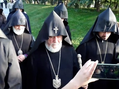 Гарегин II - журналистам: Мы приходим в Ераблур помолиться, а не отвечать на вопросы