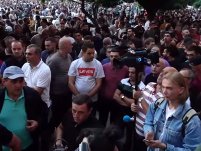 Armenians concerned about Karabakh’s fate hold rally in Republic Square