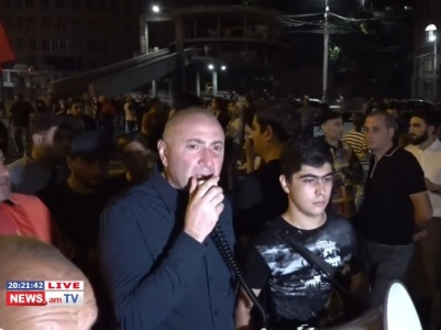 Protesters left Republic Square in different directions։ Тhey are blocking streets of Yerevan