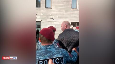 Opposition Mother Armenia bloc leader Andranik Tevanyan detained