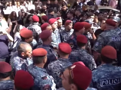 Tension escalates in Republic Square of Armenia as police arrest protesters