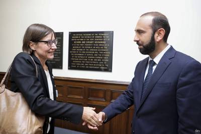 Ararat Mirzoyan discusses Nagorno-Karabakh situation with ICRC President