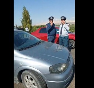 Граждане перекрыли участок Арташата межгосударственной автодороги Ерасх-Ереван