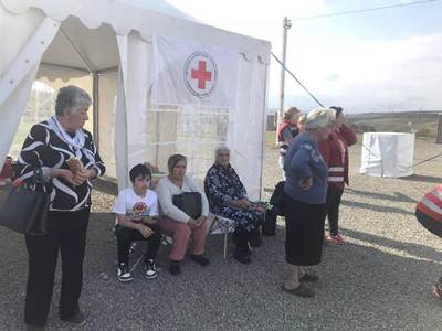 Citizens forcibly displaced from Artsakh gather at the entrance to Kornidzor