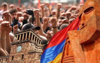 В центре Еревана проходит митинг
