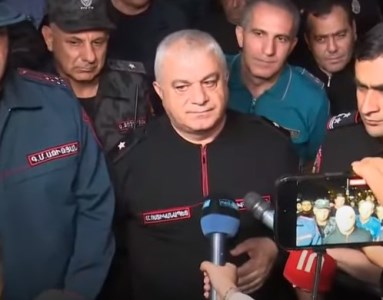 Դա ձեր երեւակայությունն է, որ խեղդում էր. ոստիկանապետը՝ ոստիկանի կողմից անչափահասին խեղդելու կադրերի մասին (ֆոտո)