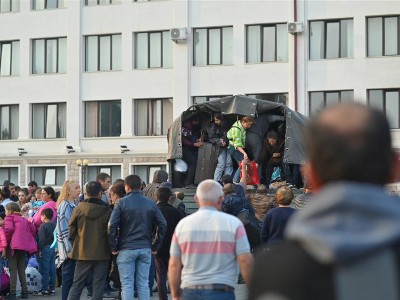 People evacuating en masse from Karabakh capital Stepanakert to Armenia (PHOTOS)
