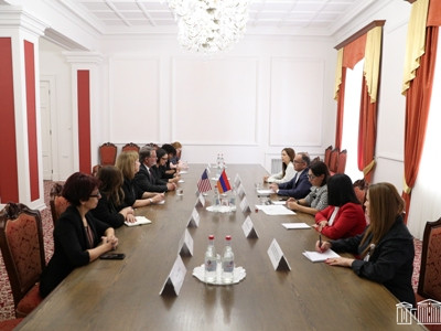 «Հայաստան» և «Պատիվ ունեմ» խմբակցությունները հանդիպել են ԱՄՆ սենատոր Գերի Փիթերսի գլխավորած պատվիրակության հետ