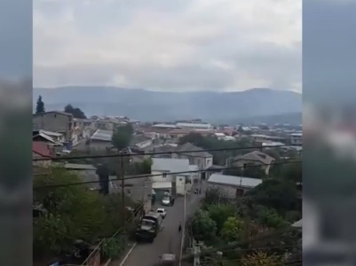 «Մեր Արցախ, քեզ դավաճանեցին, էսքան խոխա սպանեցին».քաղաքացին արցունքն աչքերին հրաժեշտ է տալիս Արցախին
