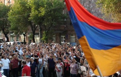 «Грапарак»: Трансляцию с митинга в Ереване для азербайджанцев вел российский телеканал