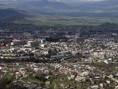 LA Times. Լեռնային Ղարաբաղի հետ կապված ցասման ֆոնին կարո՞ղ է արդյոք ընկնել Հայաստանի կառավարությունը