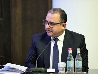 Համապատասխան ավտոբուսներ կտրամադրվեն. Փոխվարչապետը ավտոմեքենա չունեցողներին Ստեփանակերտից տեղափոխելու մասին