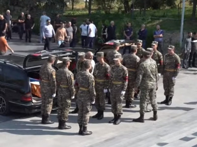 Մարտունու քաղաքապետի հուղարկավորությունը «Եռաբլուրում»