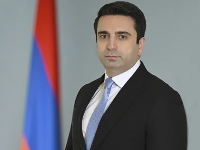 Հա, ու մեղավորներ մի փնտրեք, բոլորս էլ մեղավոր ենք, բոլորս. Ալեն Սիմոնյանի գրառումը