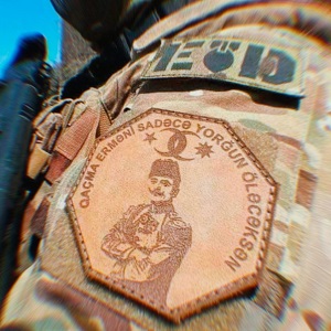 Turkish historian: Patch on Azerbaijani soldiers’ sleeve says ‘Don’t run, Armenian. You'll just die exhausted.’