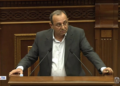 Իշխանությունը փորձում է մեղքը բարդել այլոց վրա, նույնիսկ հարկ չհամարվեց զոհերի հիշատակը հարգել. Արծվիկ Մինասյան