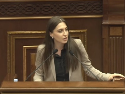 «Заткнись лучше болван!»: Между спикером НС Армении и депутатом вспыхнула словесная перепалка