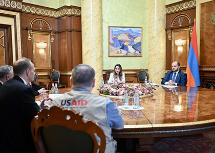 Араик Арутюнян и члены делегации USAID обсудили потребности насильственно перемещенных из Нагорного Карабаха