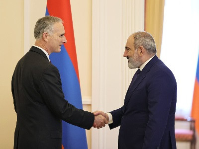 Nikol Pashinyan, Louis Bono discuss Armenia-Azerbaijan relations’ normalization process