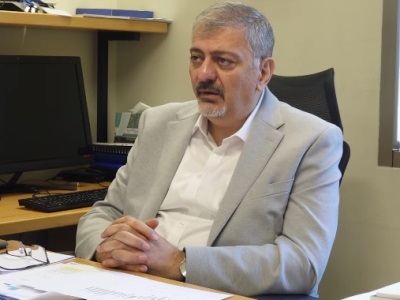 Экономист назвал причины колебания курса валют и подорожания бензина в Армении