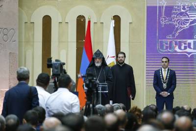 «Հրապարակ». Հեղափոխական իշխանությունը նախընտրում է կոռումպացվածի իմիջ ունեցող հոգեւորականներին