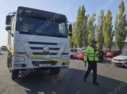 В Котайке грузовик сбил насмерть пожилую женщину