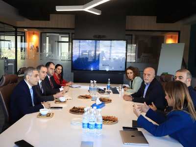 ԲՏԱ նախարարը ՏՏ ոլորտի ընկերության հետ քննարկել է ԼՂ-ից բռնի տեղահանվածներին աշխատանքի տեղավորելու հարցը