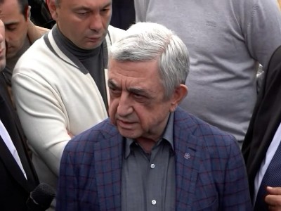 Արցախի ինքնորոշման իրավունքին դեմ էին նաև Հայաստանի իշխանությունը և Արցախի նախկին իշխանությունը . Սերժ Սարգսյան