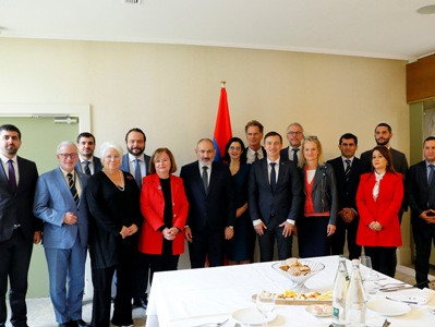 Armenia premier meets with group of European Parliament members
