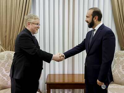 Министр иностранных дел Армении принял новоназначенного посла Канады