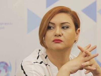 Հարգելի արցախցիներ, ձեր օրհասական խնդիրների լուծման պատասխանատուն կառավարության շենքում է․ Էլիբեգովա