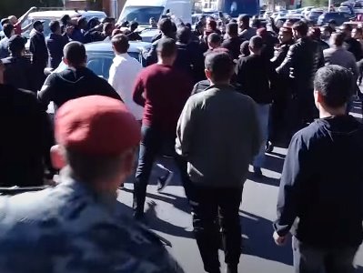 СК: По подозрению в беспорядках перед зданием представительства Нагорного Карабаха задержаны 10 человек
