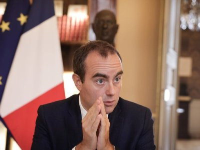 Министр обороны Франции: Необходимо дать Армении возможность обеспечить защиту своих границ