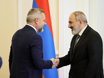 Пашинян принял делегацию во главе с председателем Комиссии Бундестага Германии по иностранным делам
