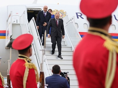 Armenia’s Pashinyan arrives in Georgia (PHOTOS)