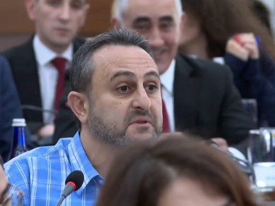 Նոր ՀՀԿ-ն ու ՕԵ՞Կ-ն եք. ձեր կենսագրականը լիքը բաց տեղեր ունի. ավագանու անդամը՝ Արմեն Փամբուխչյանին