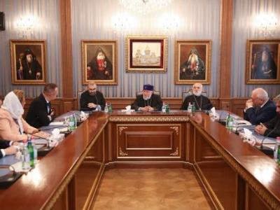 Գարեգին Բ Կաթողիկոսը Հունգարիայի ԱԳ նախարարի հետ քննարկել է գերիների ազատ արձակման հարցը
