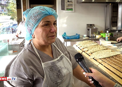 Из Арцаха в Армению: Известный «женгялов хац» Донары из Степанакерта уже можно приобрести и в Ереване